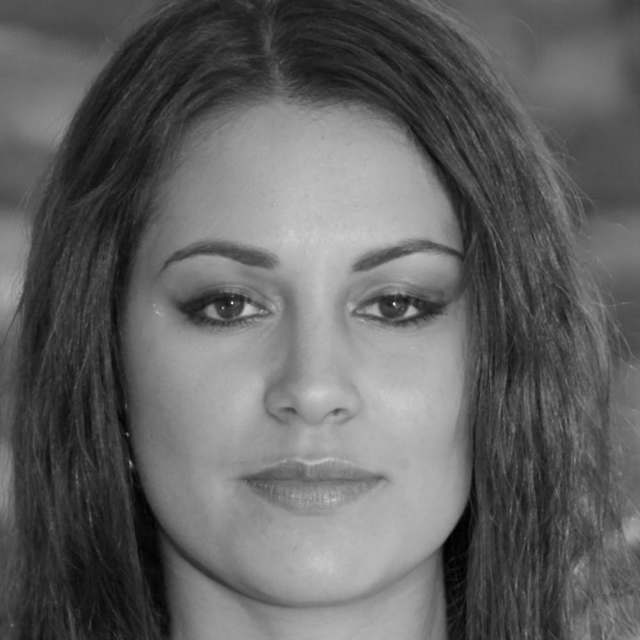 Retrato profesional de Esperanza Molina, Directora de Planificación Estratégica